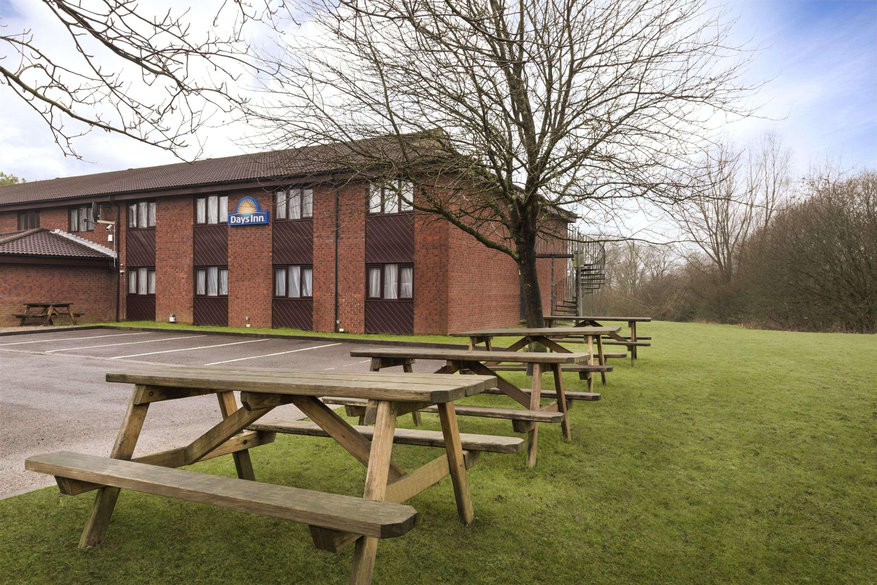 Days Inn Bridgend Cardiff Exterior photo