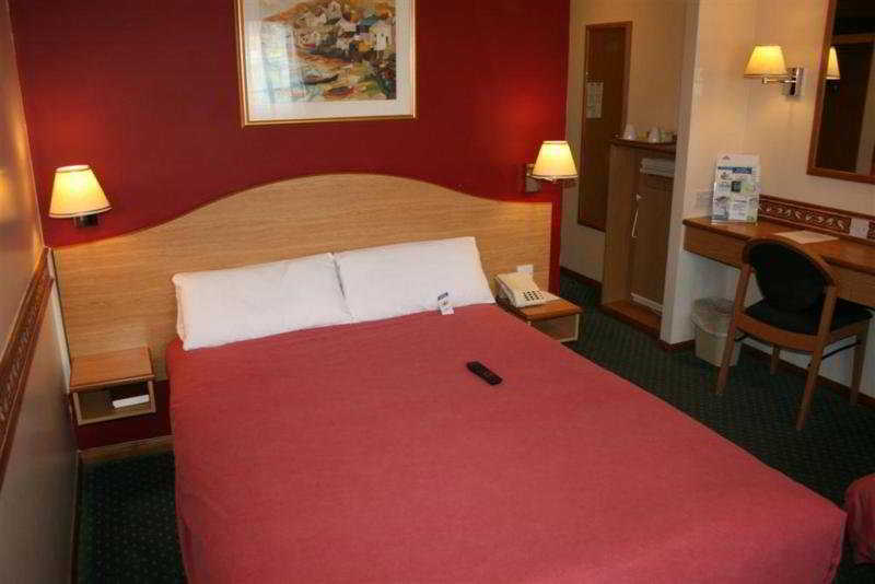 Days Inn Bridgend Cardiff Exterior photo