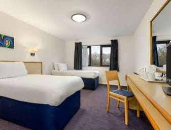 Days Inn Bridgend Cardiff Exterior photo